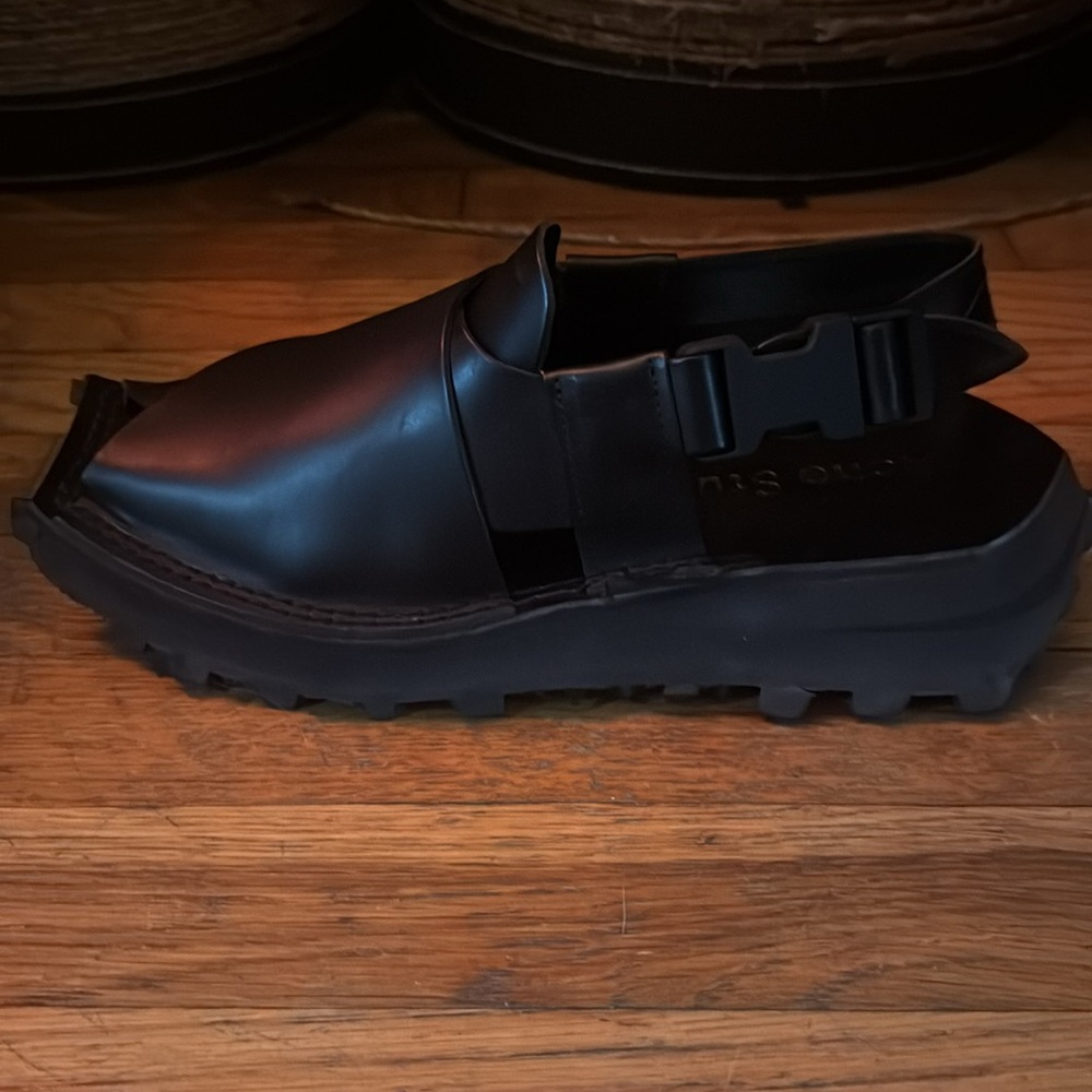 Black Sandals with Sleek Design from Acne Studios - Picture 2 of 2
